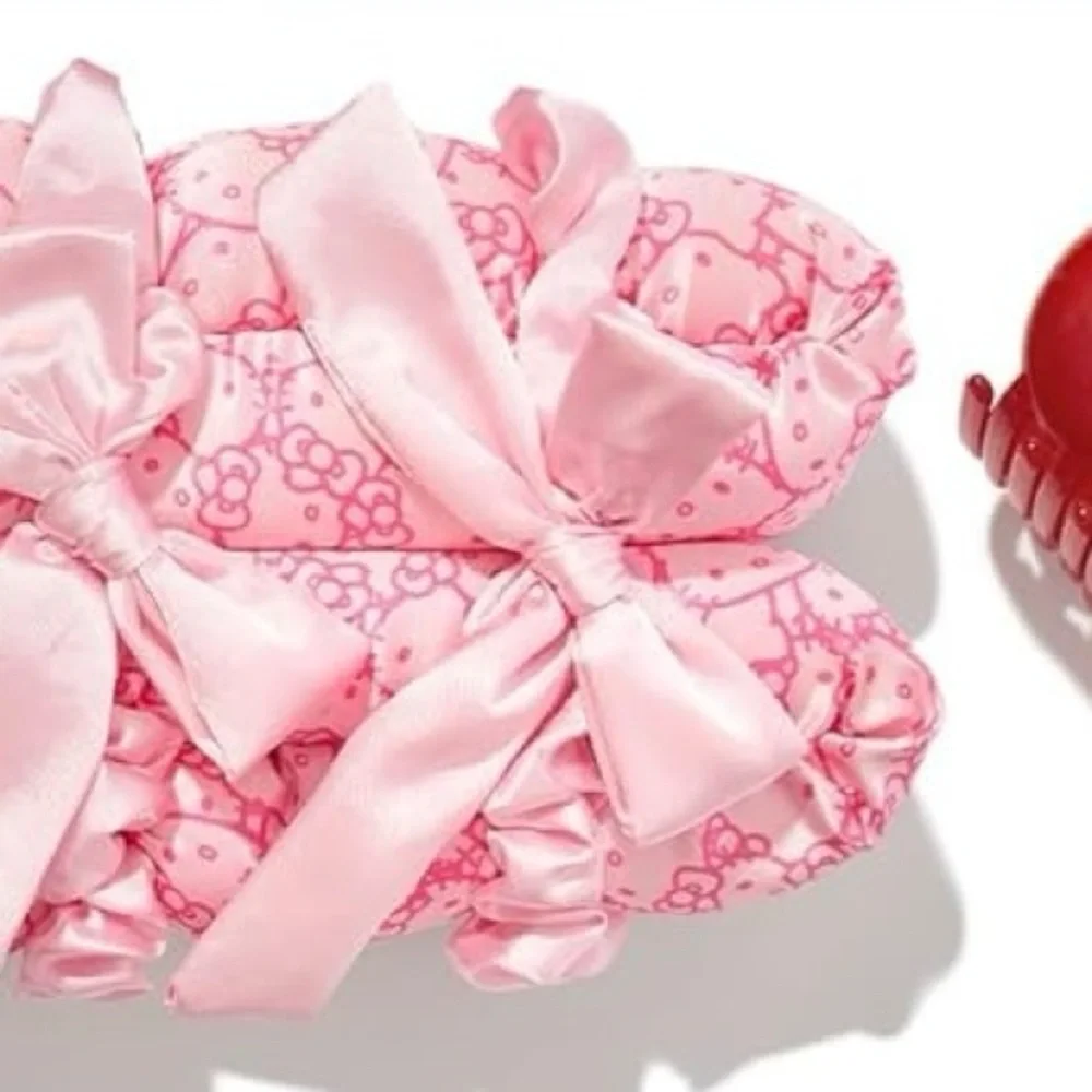 Hello Kitty Pink Satin Heatless Styling & Bow Claw Clip Set